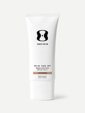 One Skin OS-O1 Tinted FACE SPF 30 in light/medium New in Box